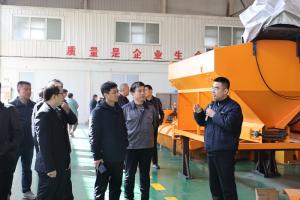 联合调研团深入od电竞(中国)官方网站
集团调研冬季公路养护装备